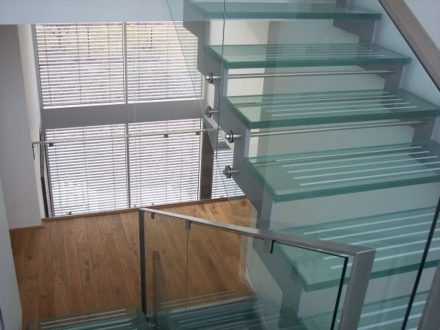 skleněné schody